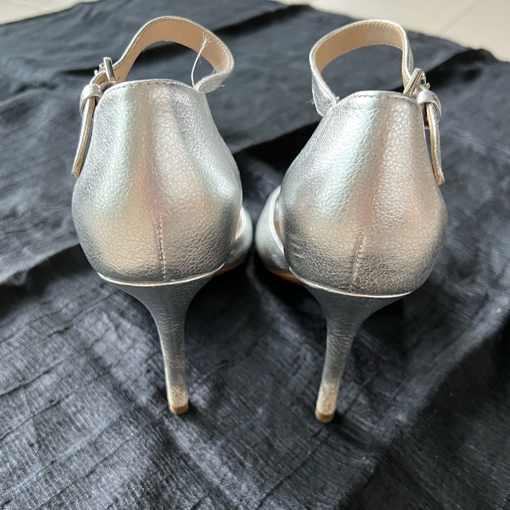 Michael Kors Metallic Silver Leather Heeled Sandals 🎉Host Pick🎉 - Picture 8 of 14